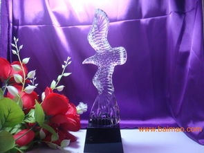 水晶内雕与外雕工艺 礼品与工艺品的特色与价值